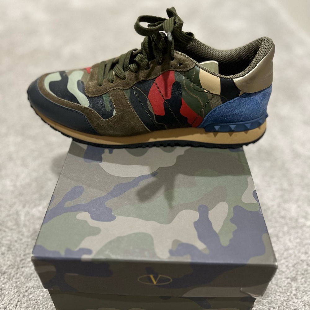 Size 10 Valentino tennis shoes